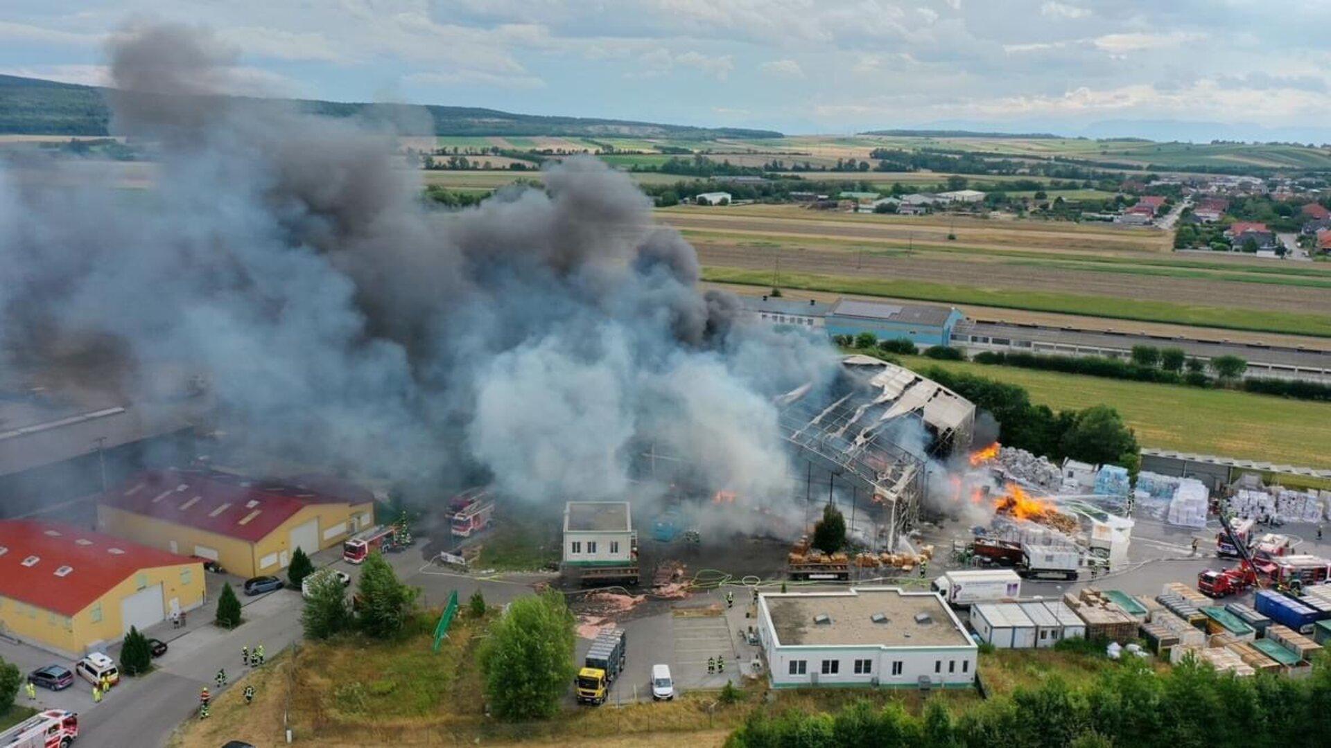 Papierlagerhalle im Burgenland wurde ein Raub der Flammen