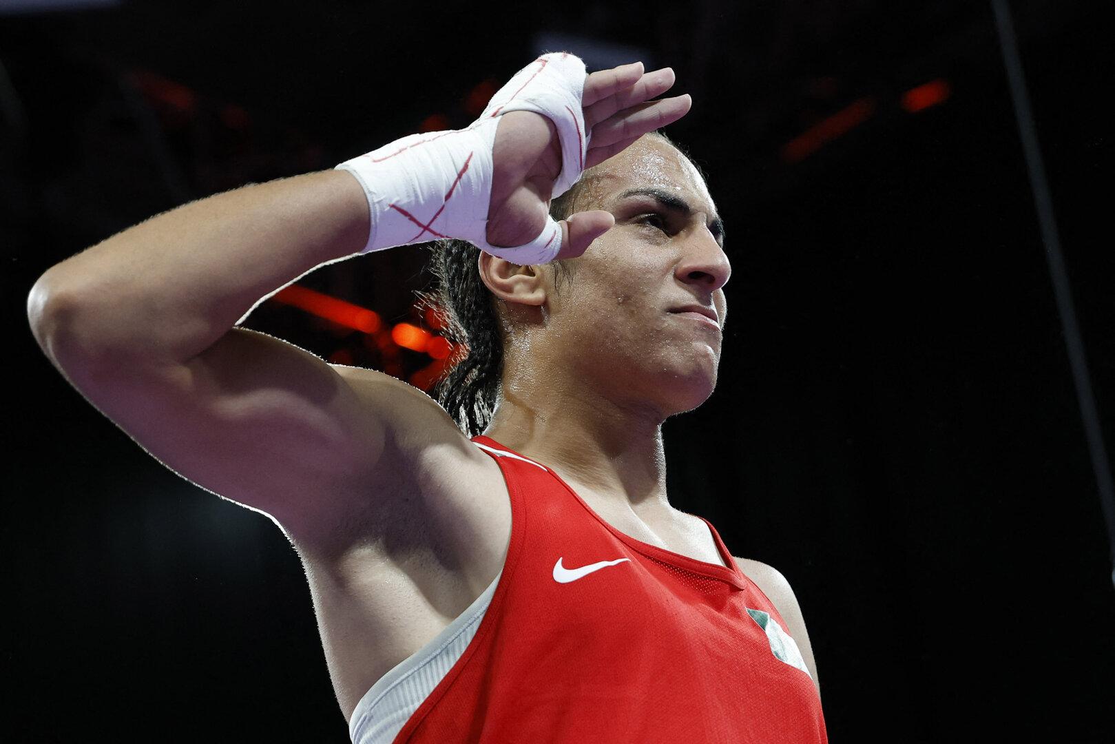 Algerierin Khelif trotzt Geschlechterdebatte: Die Boxerin hat Medaille fix