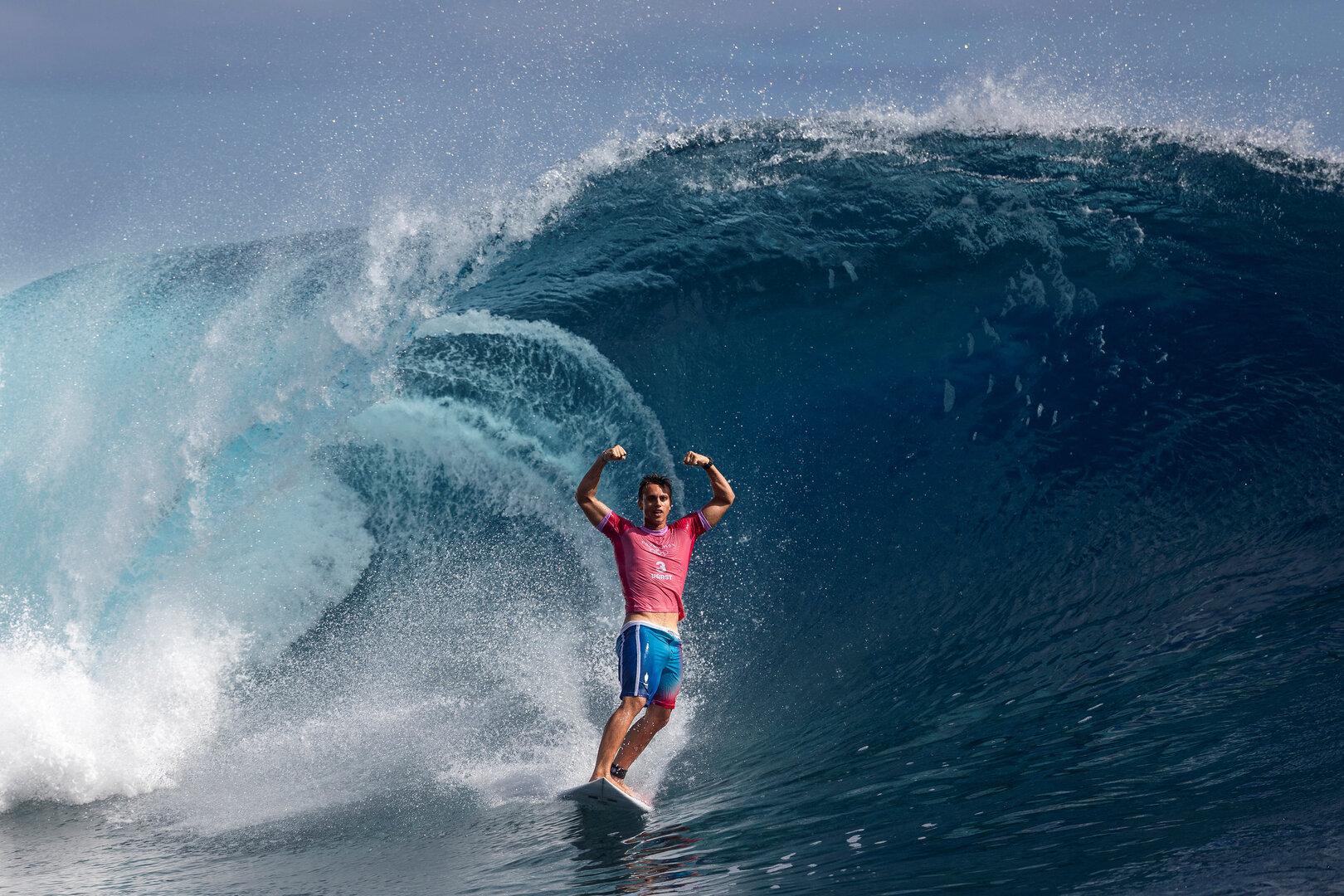 Gold in der Heimat: Teahupo'o wurde von Surfer Kauli Vaast bezwungen