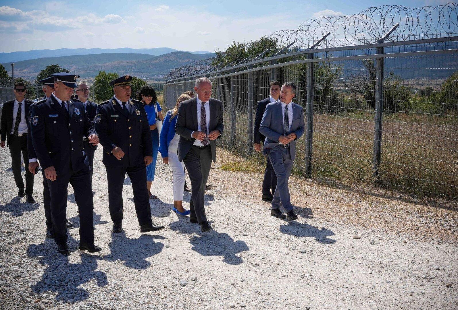 Wie österreichische Polizisten die serbische Grenze bewachen