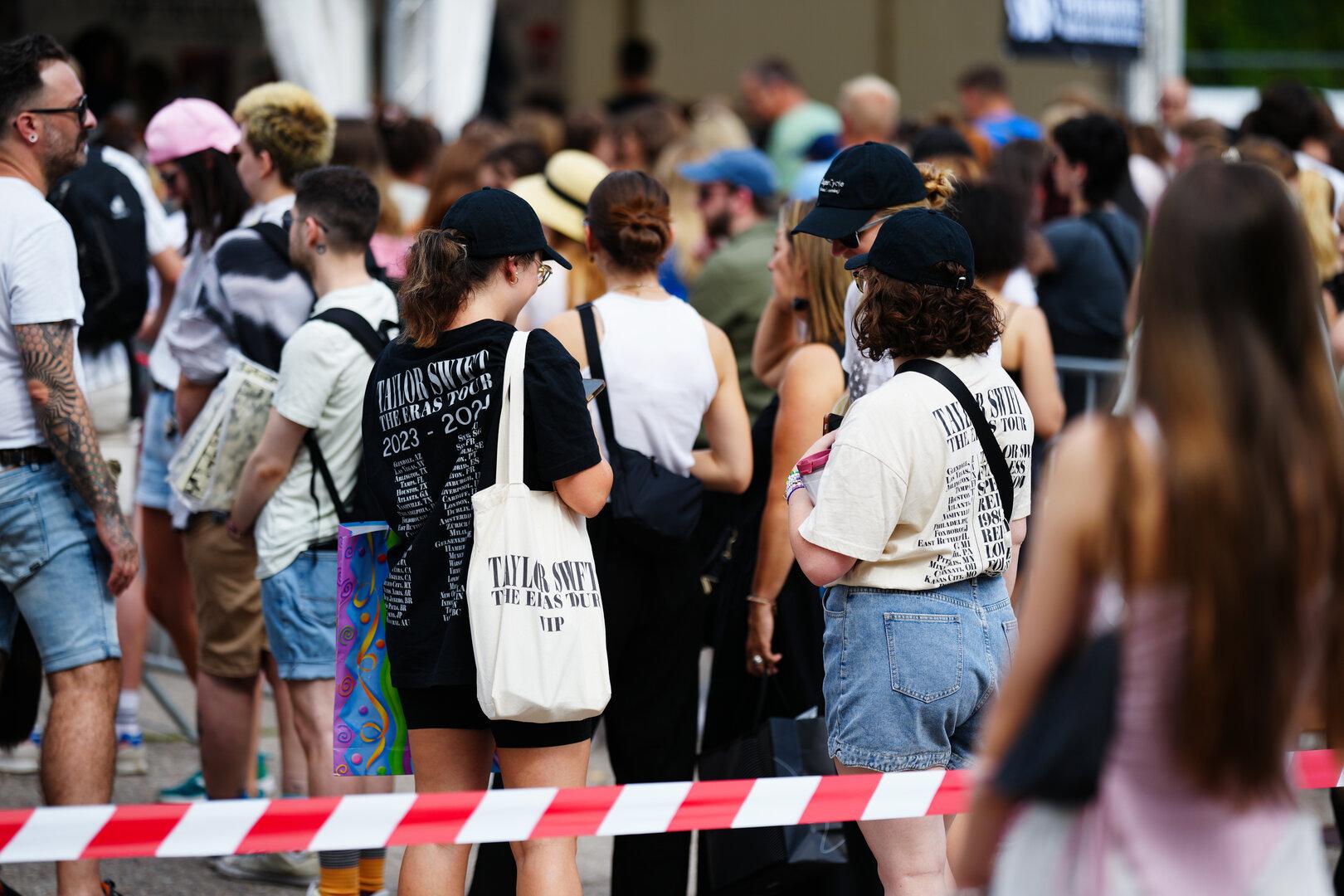 Wien im Hype um Superstar Taylor Swift: Fan-Massen schon am Tag vor Konzert