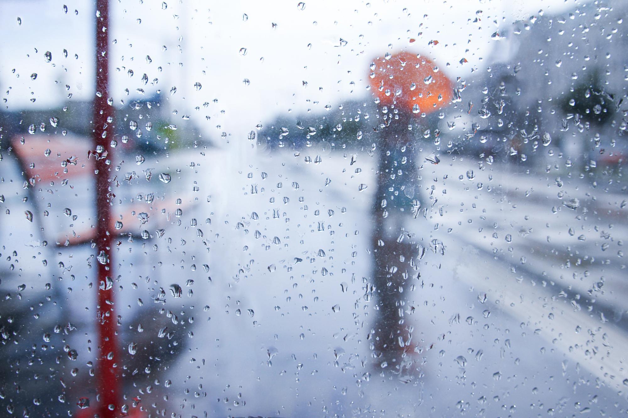 Somrski obisk kopališč zaznamovala nihanja vremena