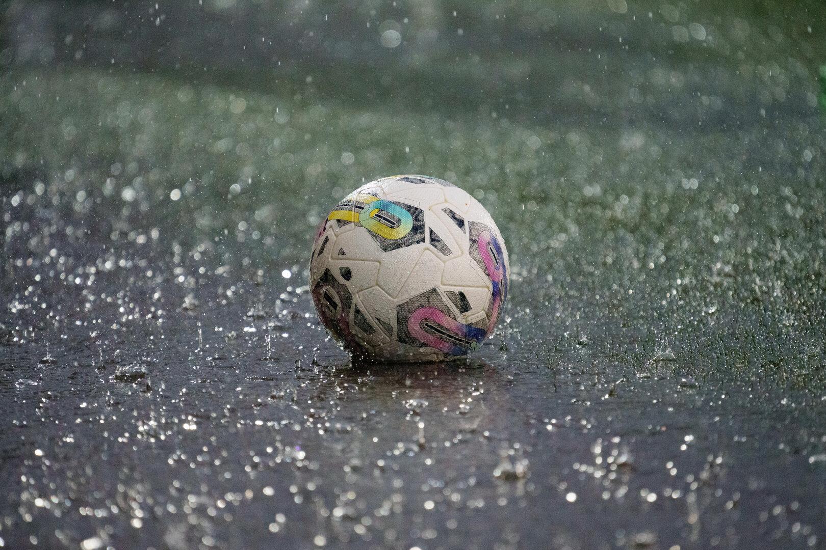 SKN-Frauen zittern nach Unwetter um Champions-League-Heimspiel