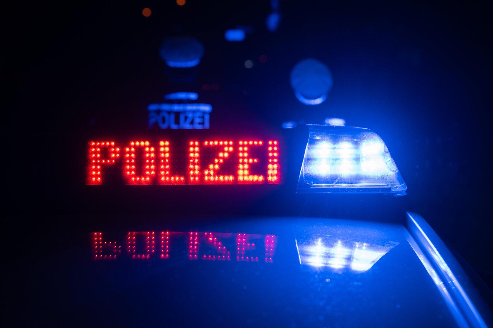 Mann tötet Ehefrau (34) - und verursacht Unfall, bei dem Baby und er sterben