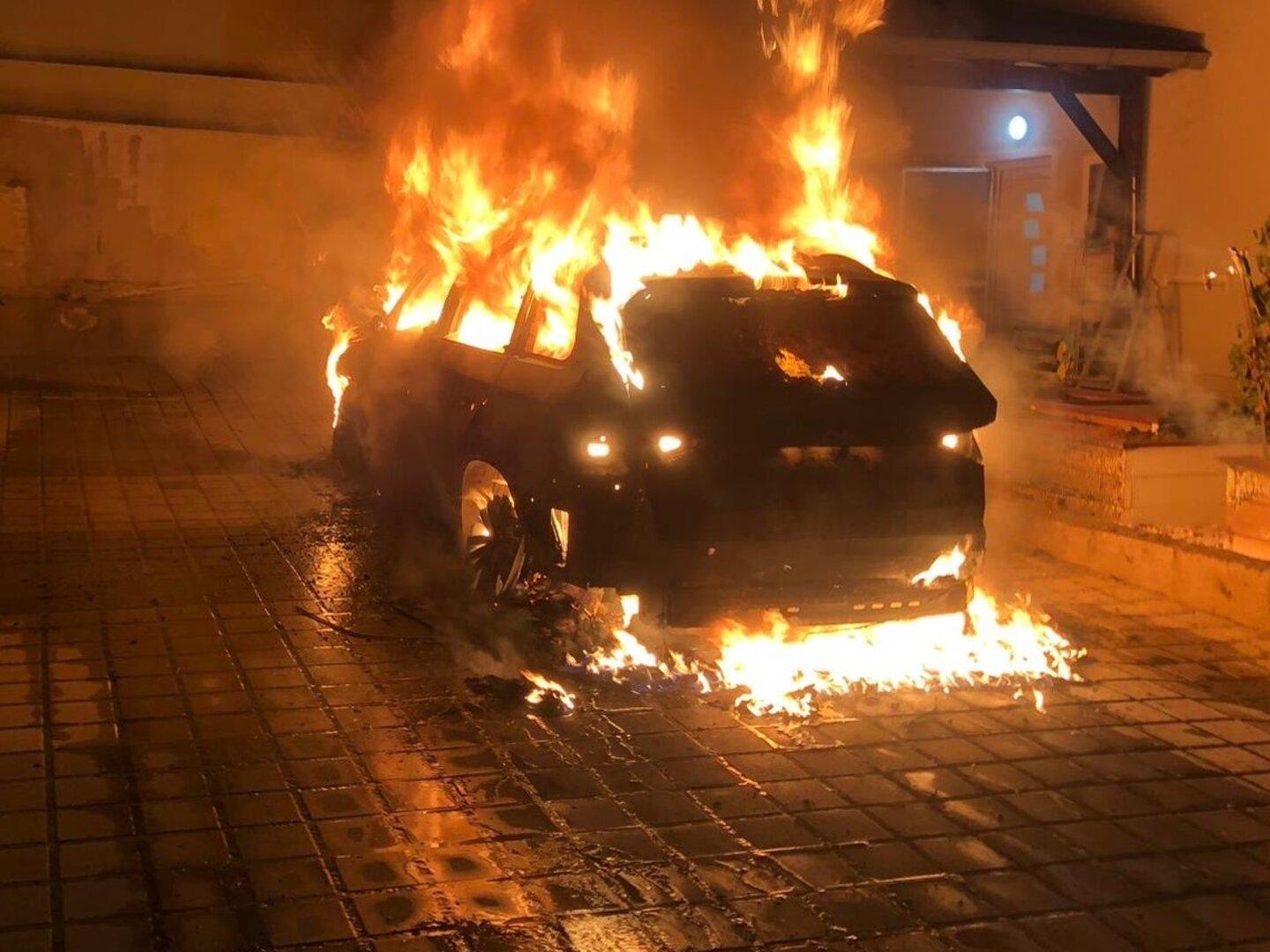 Aus Frust wegen Arbeitslosigkeit: 34-Jähriger steckte Autos in Wien in Brand