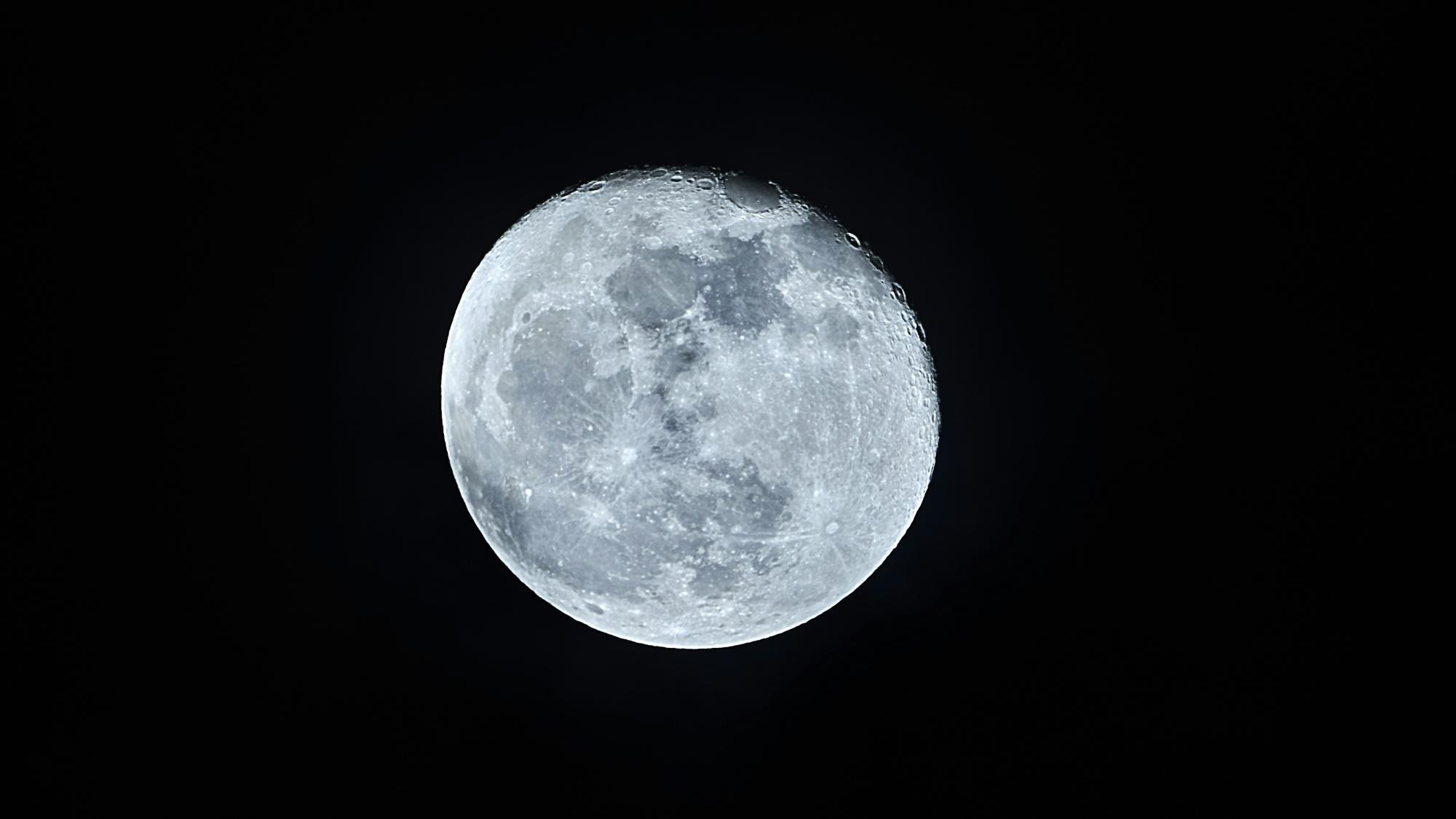 Super Luna navdušila opazovalce v Avstriji