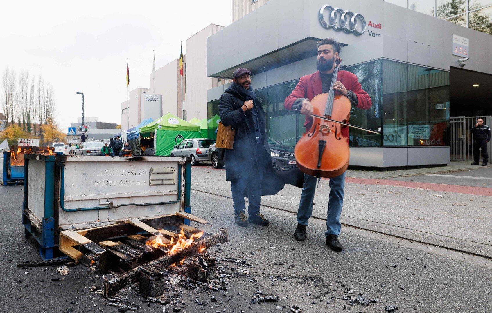 Audi-Werk vor Schließung: Tumulte und Feuerwerkskörper bei Verhandlungen