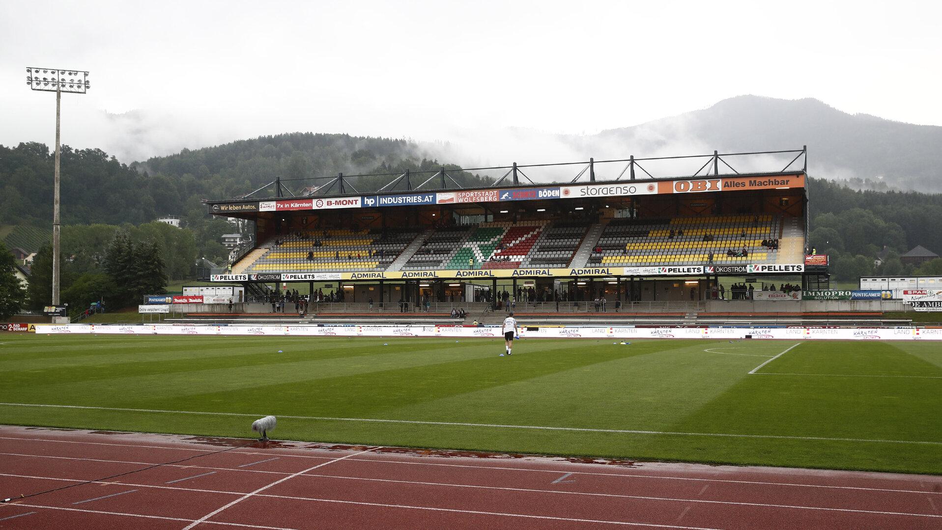 Feuerwehr beendete die Titelfeier: WAC-Fans zündeten die Tribüne an
