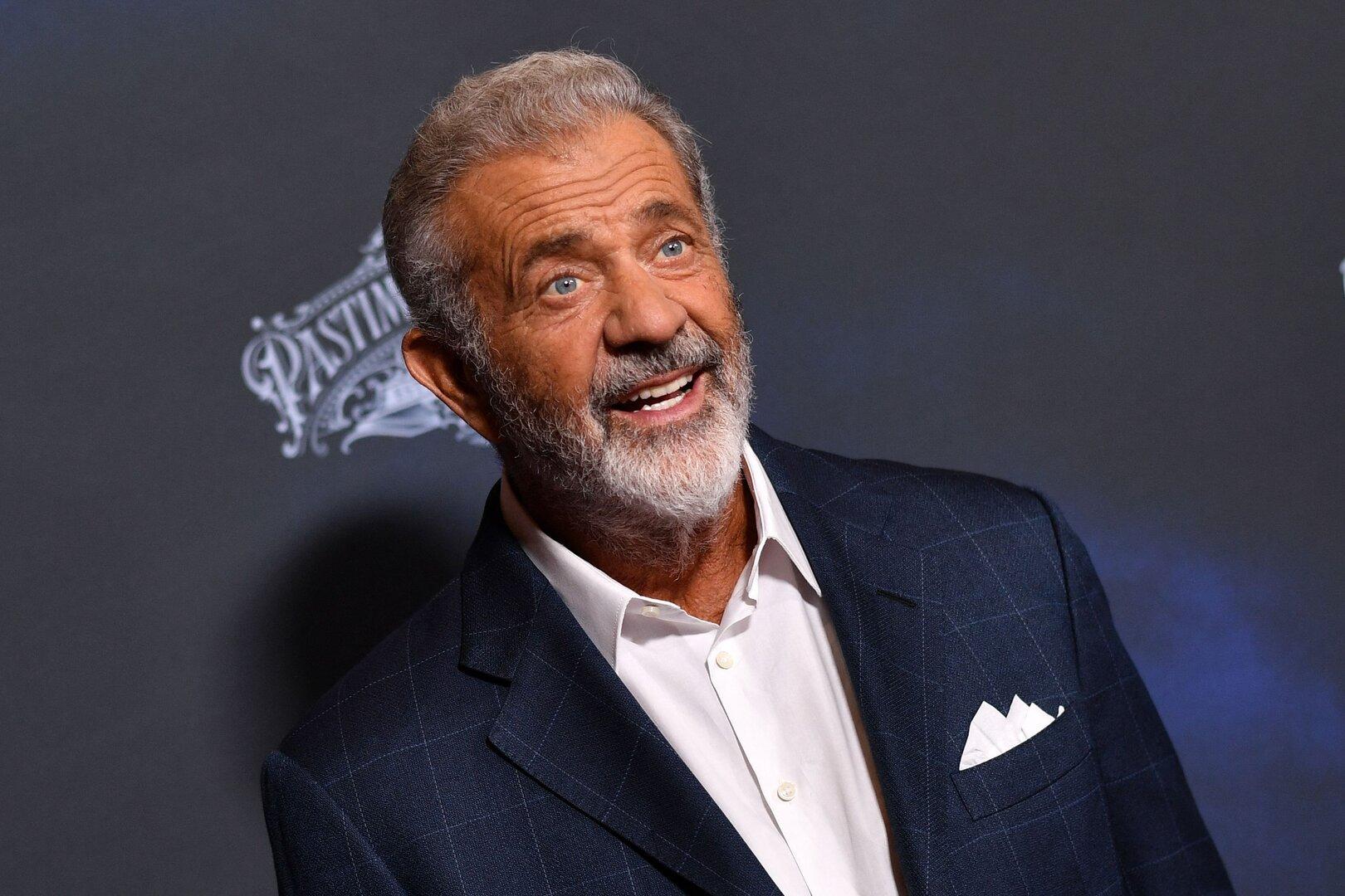 Mel Gibson & Joe Rogan: Hype um Entwurmungsmittel bei Krebs