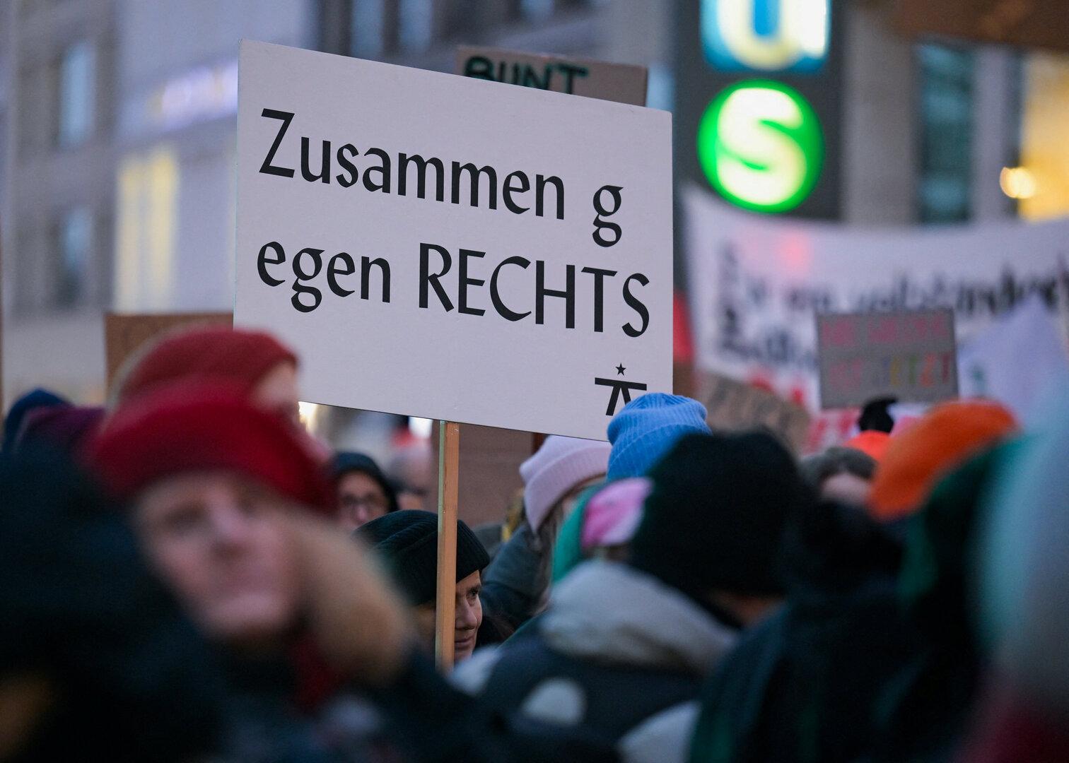 Nach Migrationsstreit in Deutschland: Massen-Proteste gegen rechts