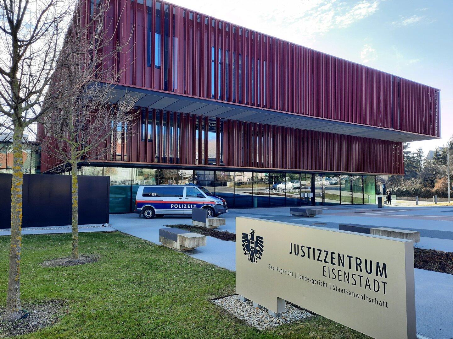 Mitschüler mit Messer bedroht: Anklage gegen 14-Jährigen