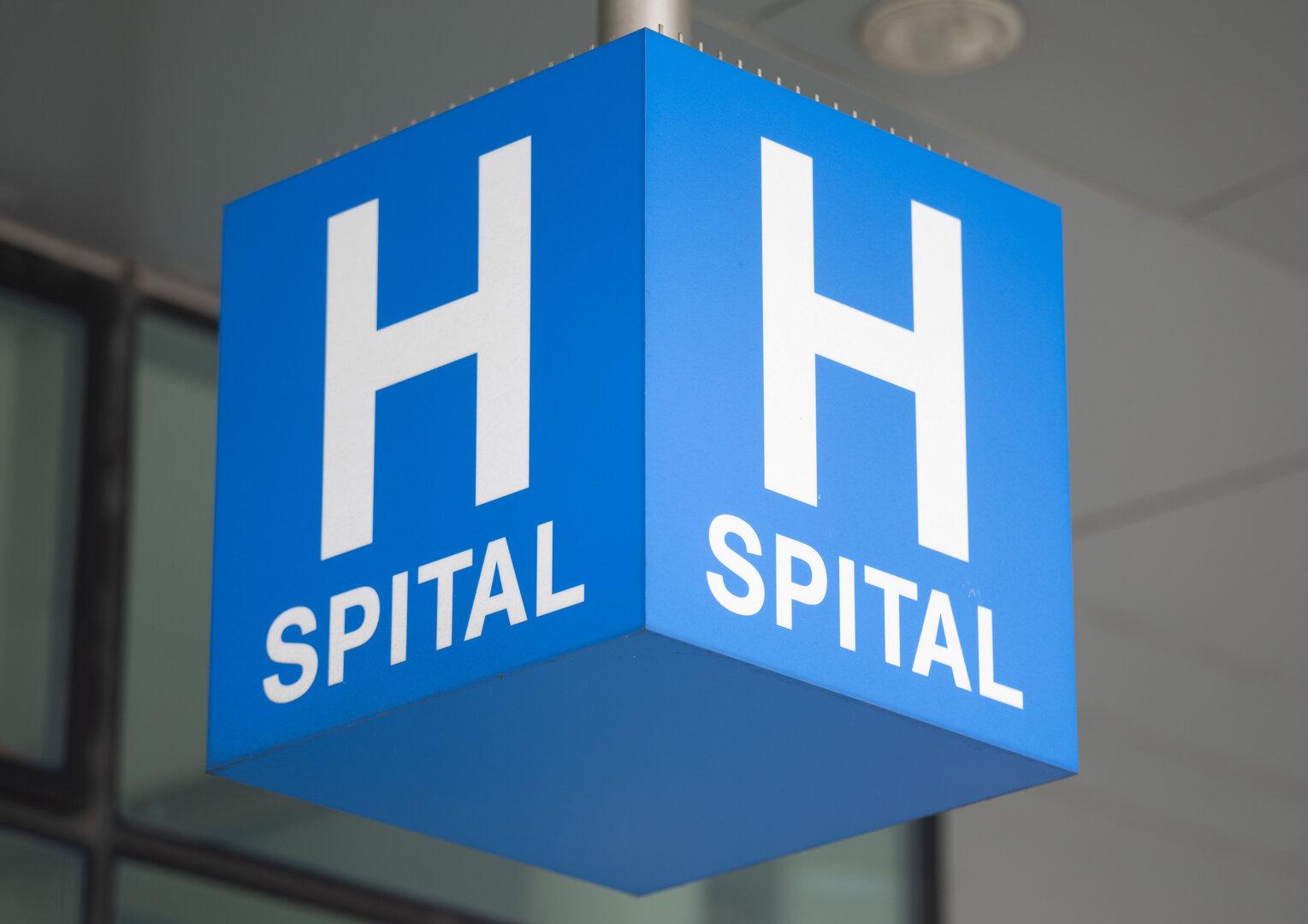 V Kramsachu v Tirolski hudo poškodovana vajenca, ki ju so ob padcu priklenile lesene plošče