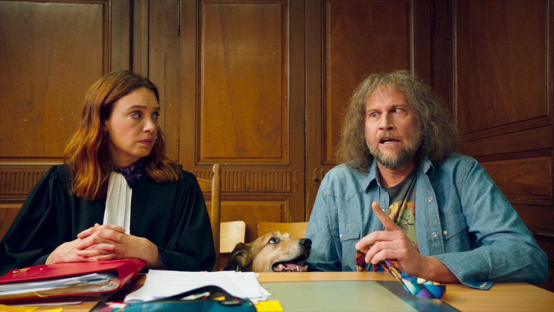 Filmkritik zu "Hundschuldig": Ein bissiger Hund steht vor Gericht
