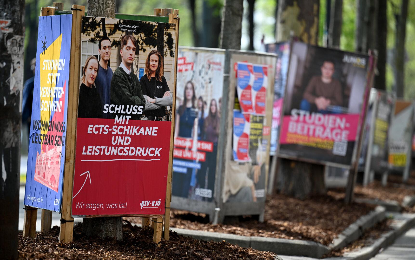 ++ THEMENBILD ++ ÖH-WAHL: WAHLPLAKATE / WAHLPLAKAT / ÖH / ÖSTERREICHISCHE HOCHSCHÜLERSCHAFT ++ THEMENBILD ++ ÖH-WAHL: WAHLPLAKATE / WAHLPLAKAT / ÖH / ÖSTERREICHISCHE HOCHSCHÜLERSCHAFT