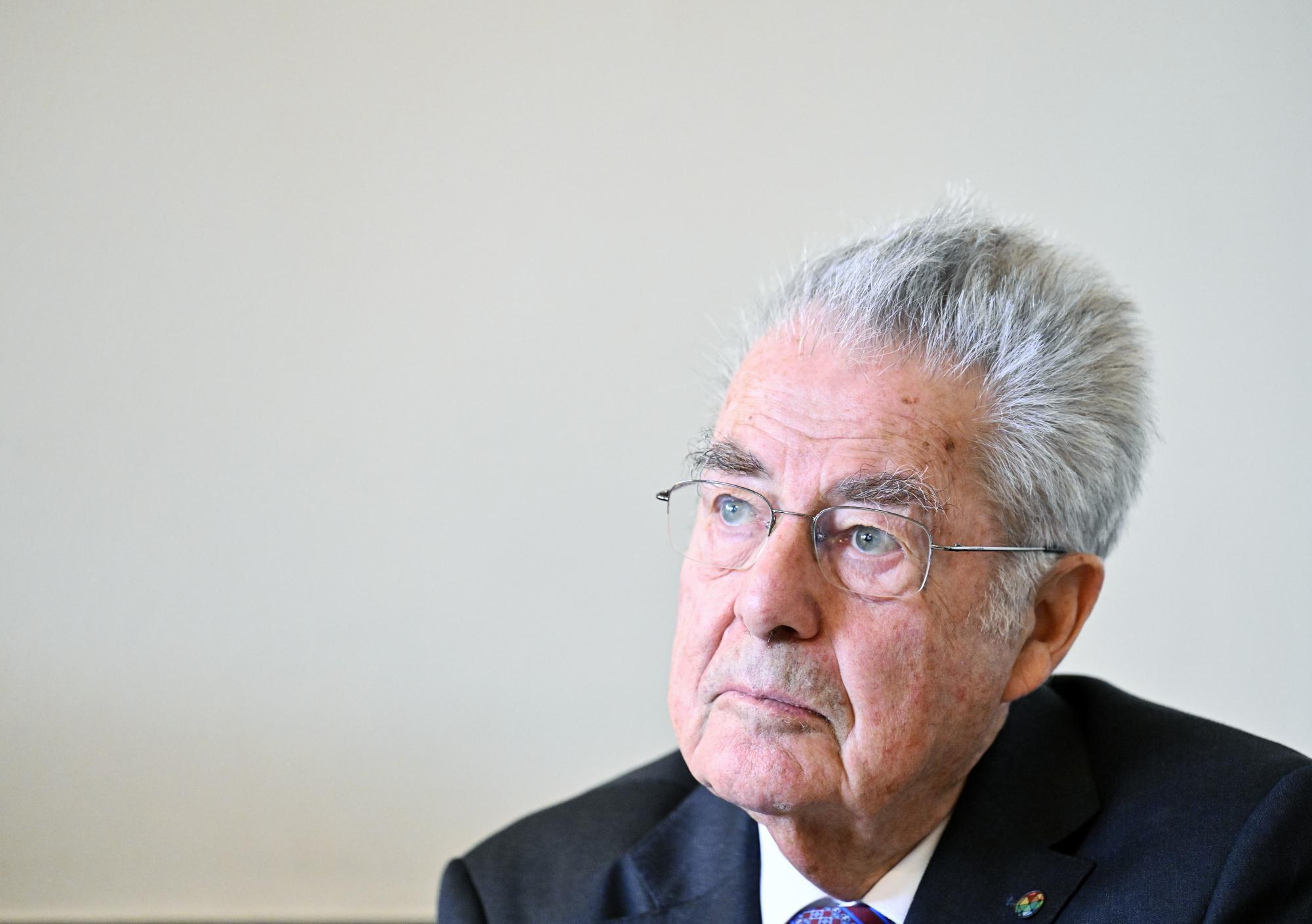 Alt-Präsident Fischer empört: "Was sich vor unseren Augen abspielt, geht nicht"