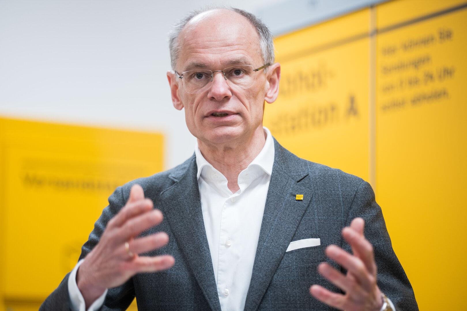Post-Chef fordert neues Rahmenrecht für fairen Wettbewerb gegen Amazon & Co