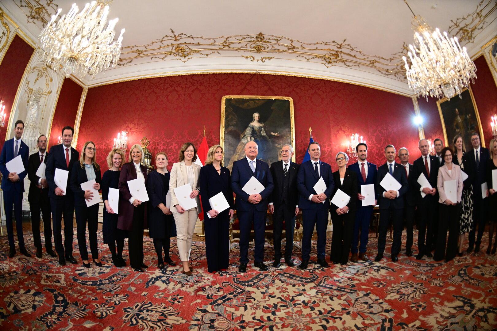 ANGELOBUNG DER NEUEN BUNDESREGIERUNG