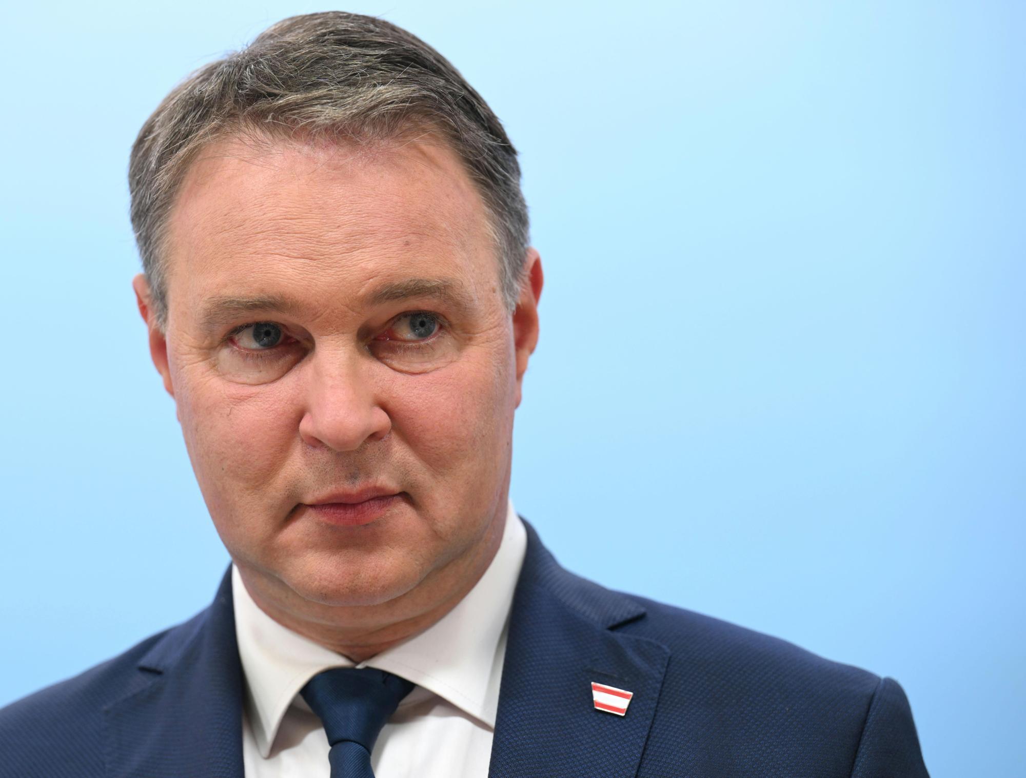 Minister Babler napovedal reformo po sporni dodelitvi sredstev 'Exxpressu'