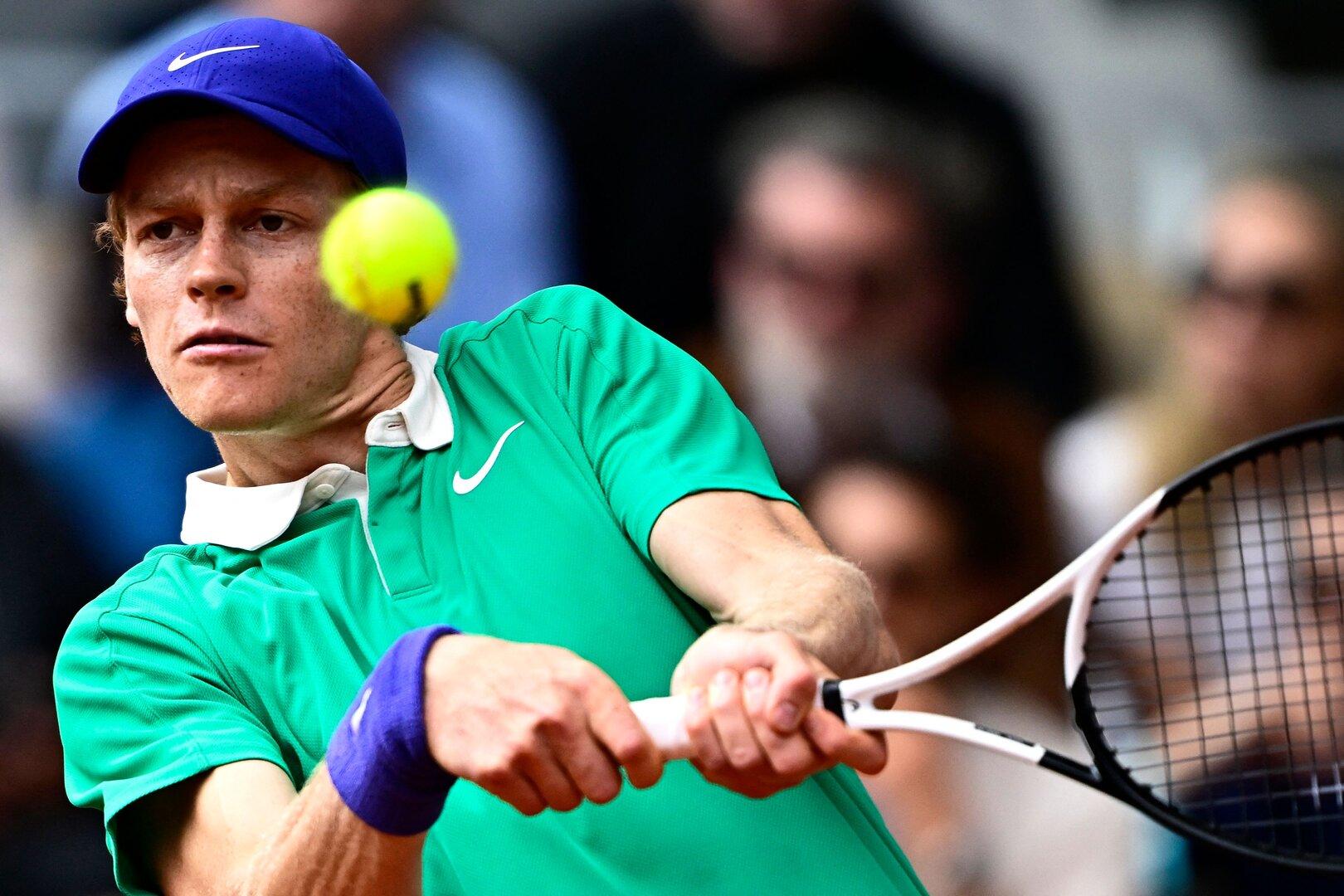 Showdown bei den French Open: Sinner gewinnt ersten Satz gegen Alcaraz