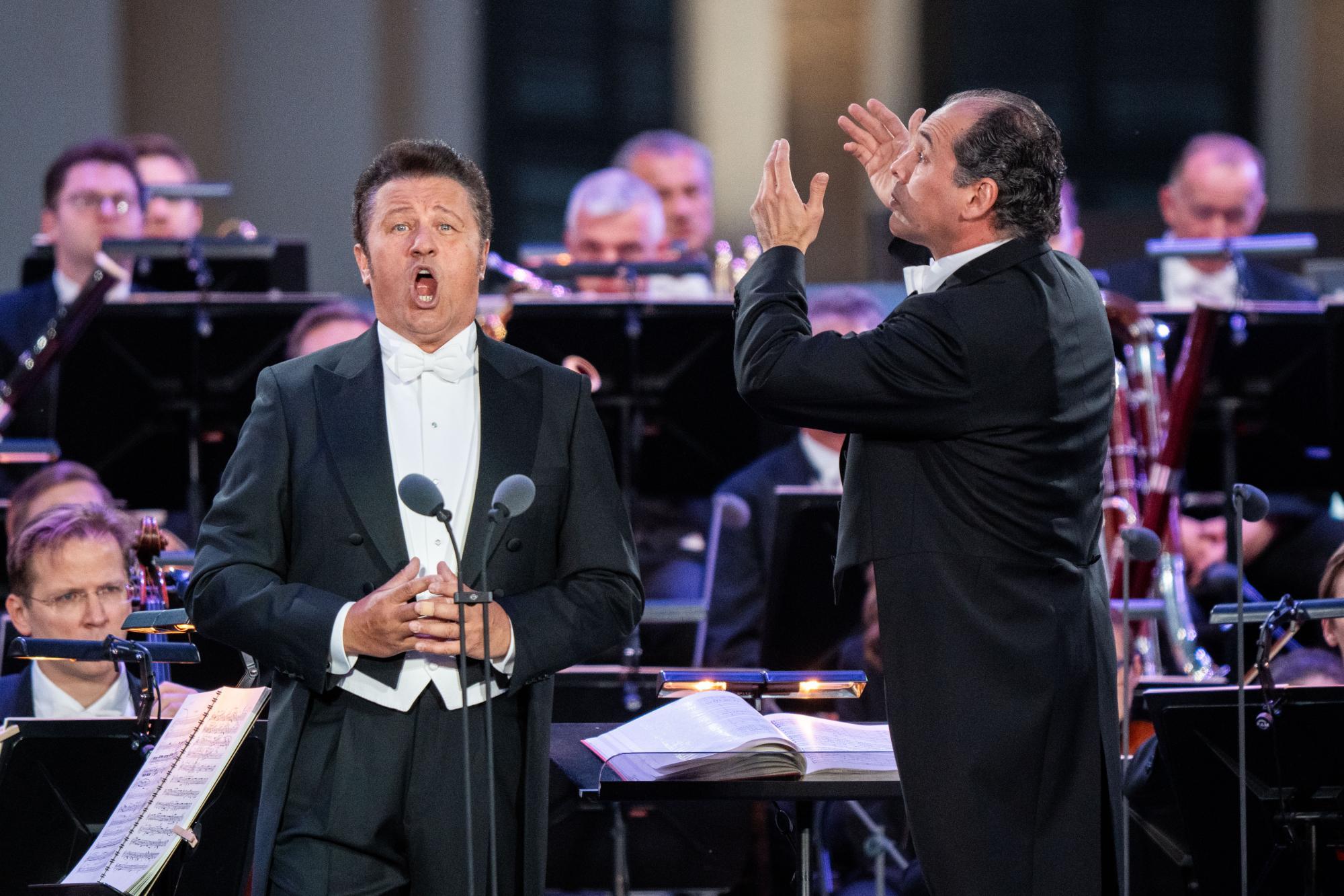 "Sommernachtskonzert" der Philharmoniker: Klassik unter Drohnen