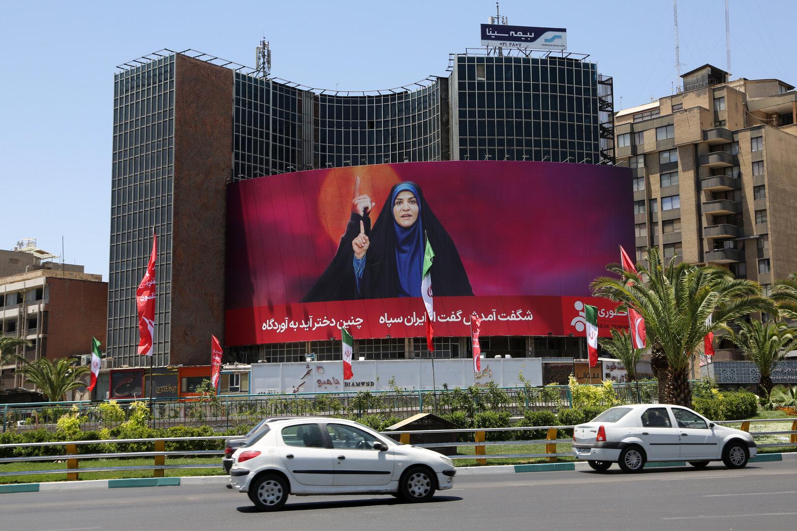 Iran: Wie eine TV-Moderatorin für das Regime zur Heldin wurde