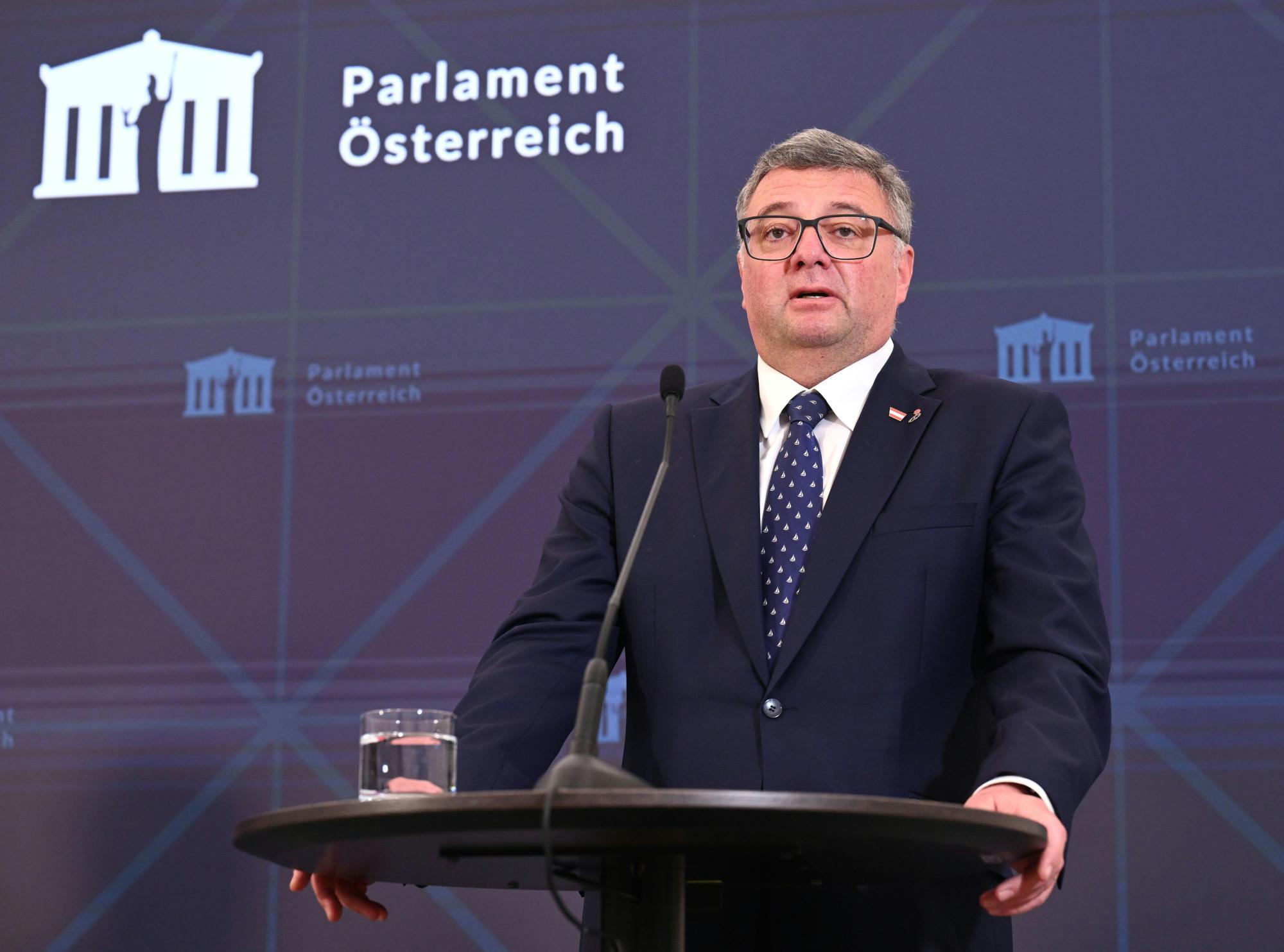 SPÖ: Leichtfried für Social Media erst ab 15 Jahren