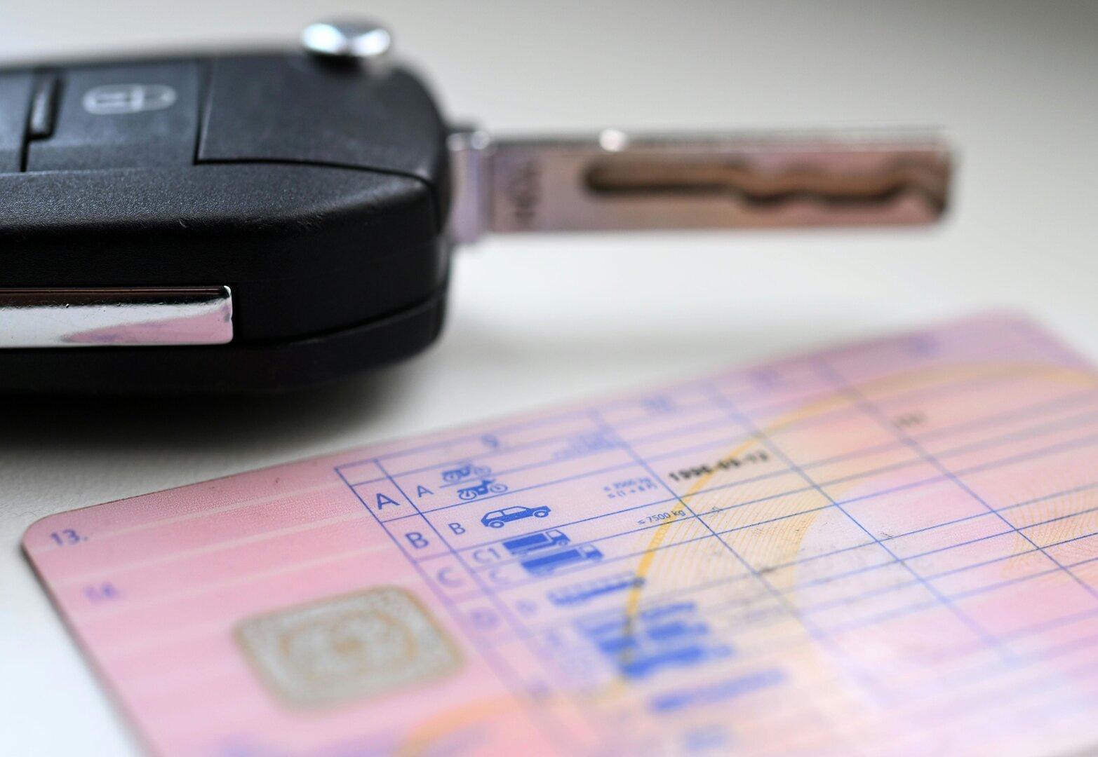 Preiskava o vozniških dovoljenjih v Vorarlbergu se nadaljuje z obravnavo pri višjem državnem tožilcu