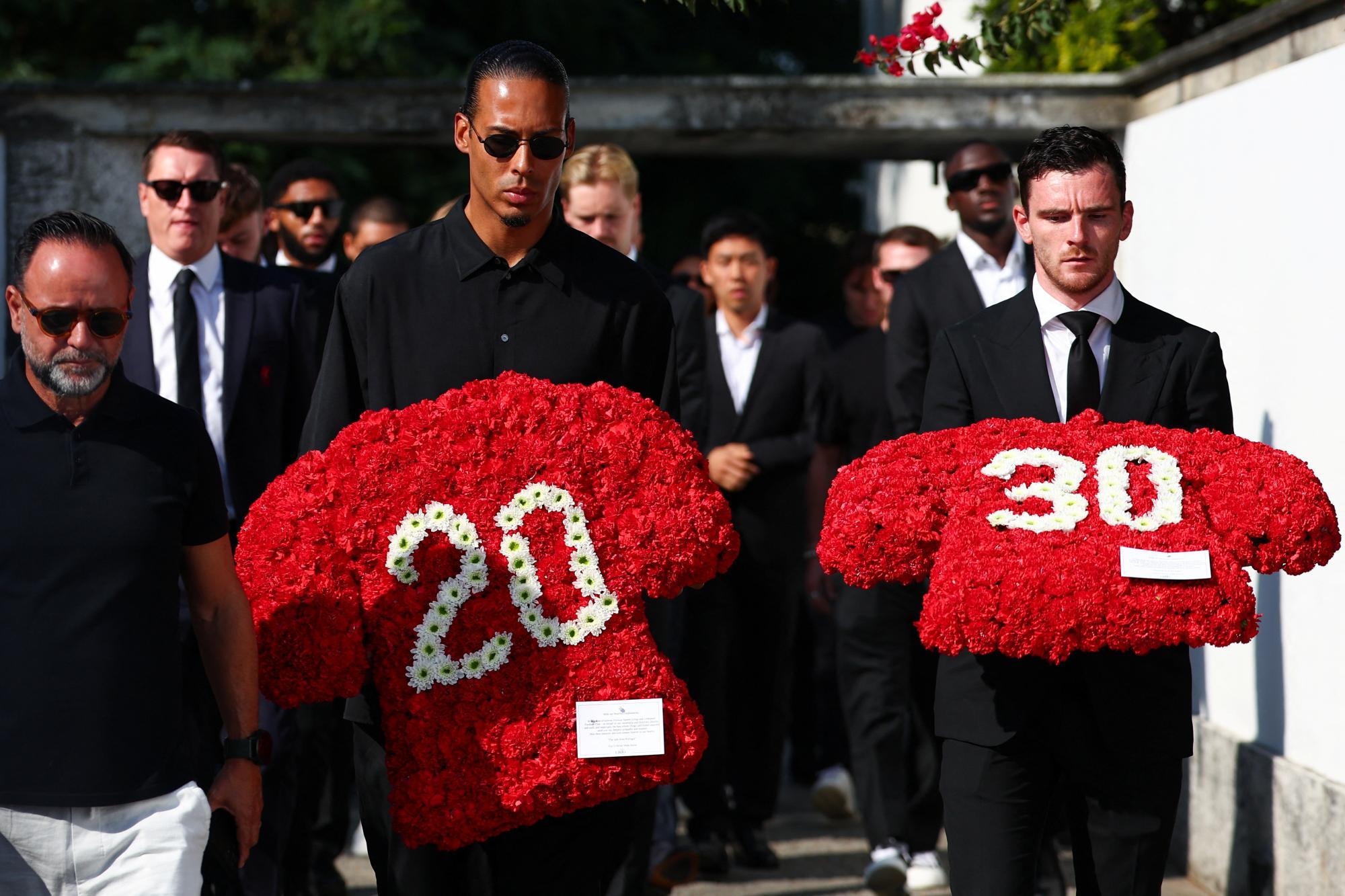 Funeral of Liverpool's Portuguese soccer player Diogo Jota and his brother Andre Silva, who died in a car crash near Zamora, Spain Jotas Liverpool-Kollegen Van Dijk und Robertson