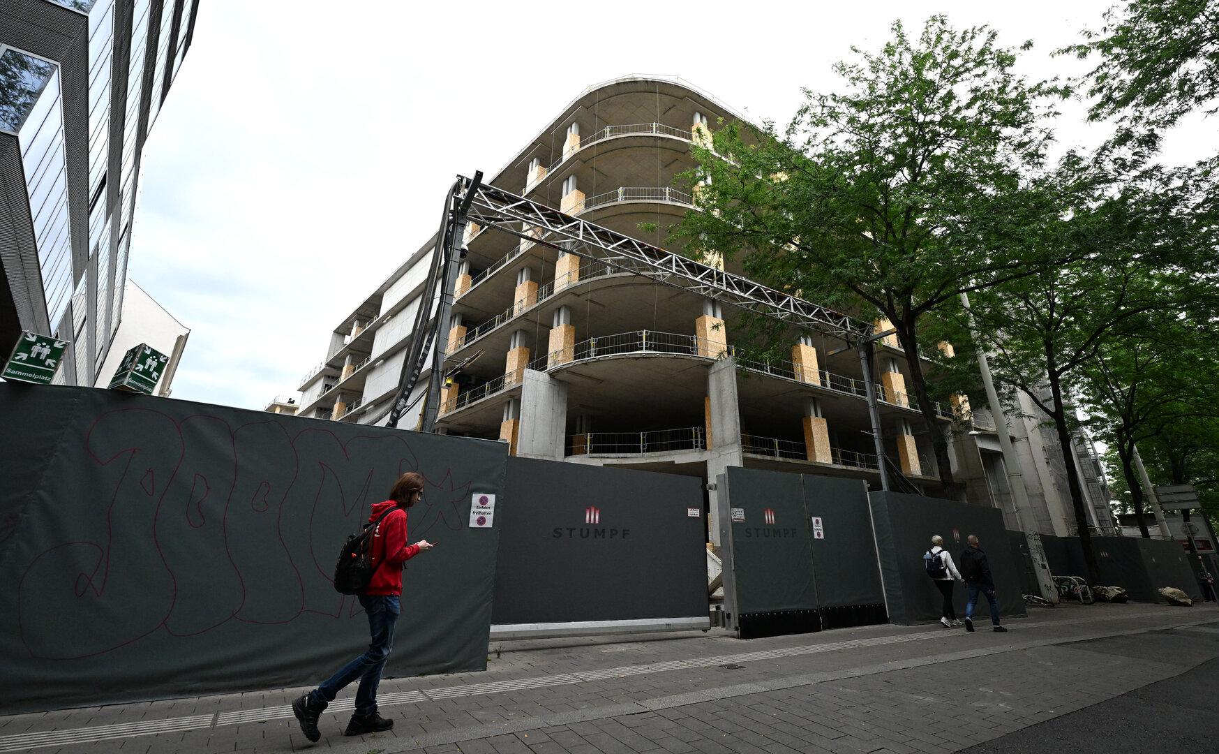 Začel se je rušitveni del projekta Lamarr v notranjosti objekta