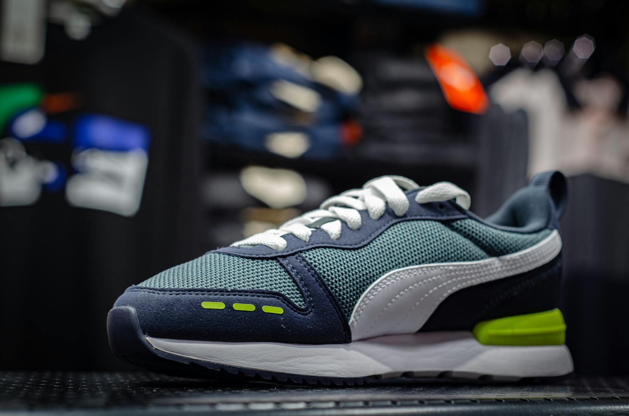 Einbruch in Einkaufszentrum: Mann stahl 53 rechte Schuhe