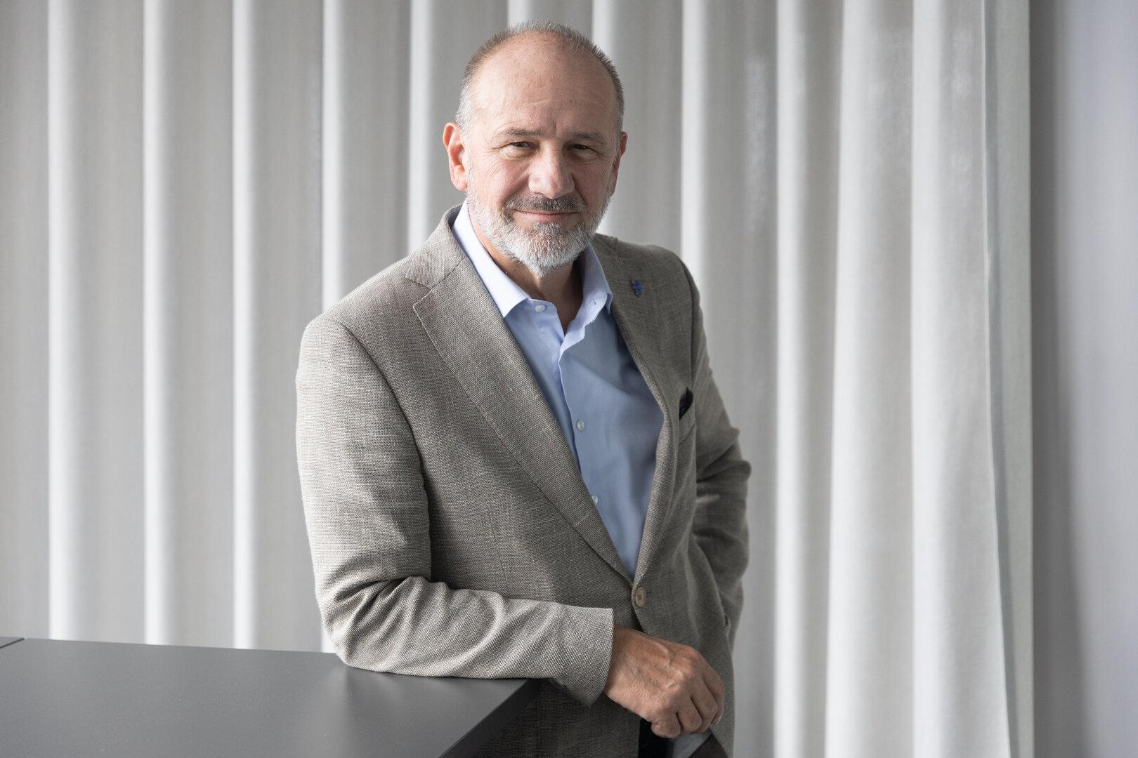 Novi predsednik Bundesrata napoveduje sodelovanje, medtem ko se v Švici razpravlja o prevzemu EU prava