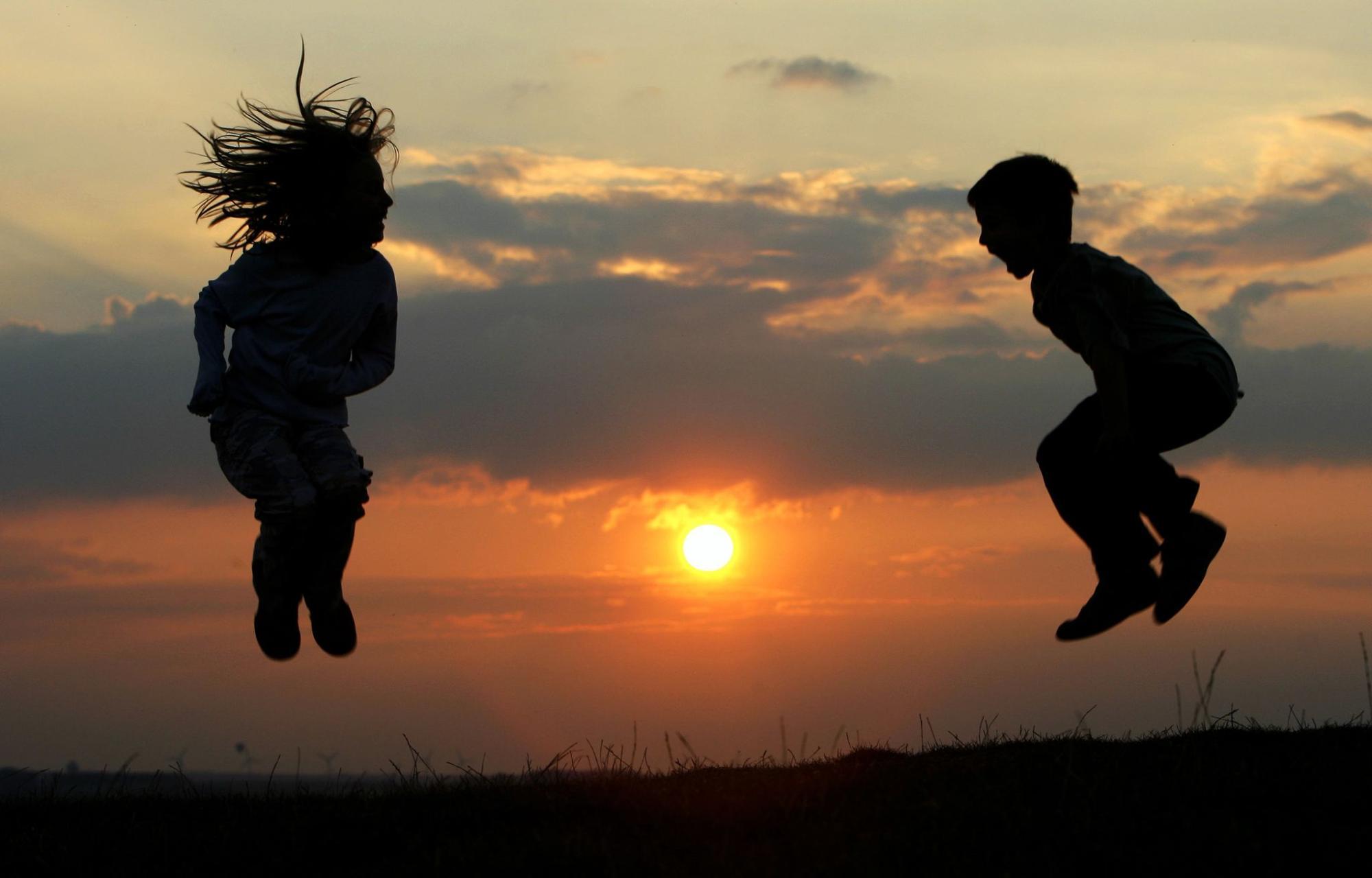 Italijansko letovišče uvedlo nočno omejitev gibanja za otroke