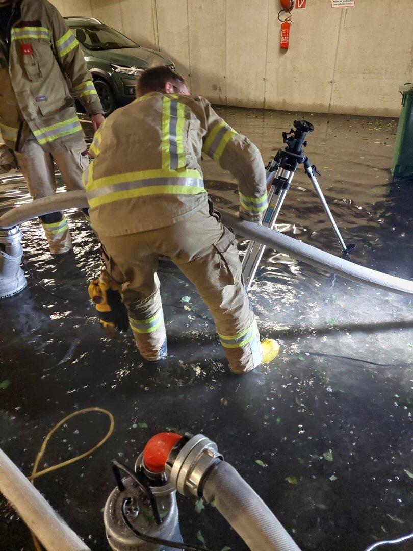 Nevreme v Tirolski povzročilo številne intervencije, nesreče in poškodbe po Avstriji