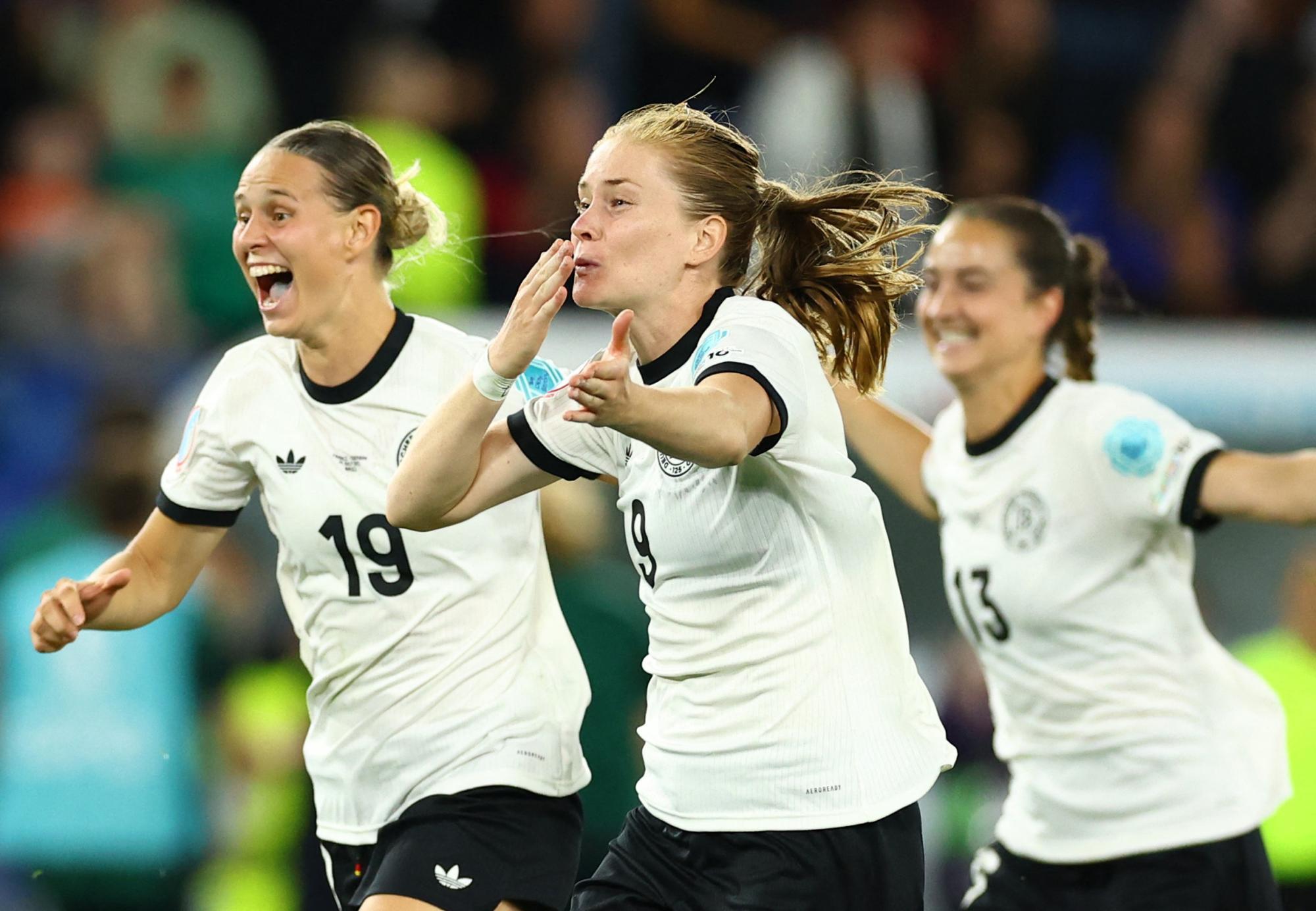 Frauen-EM: Deutschland feiert "geiles Team" und "Elferheldin"