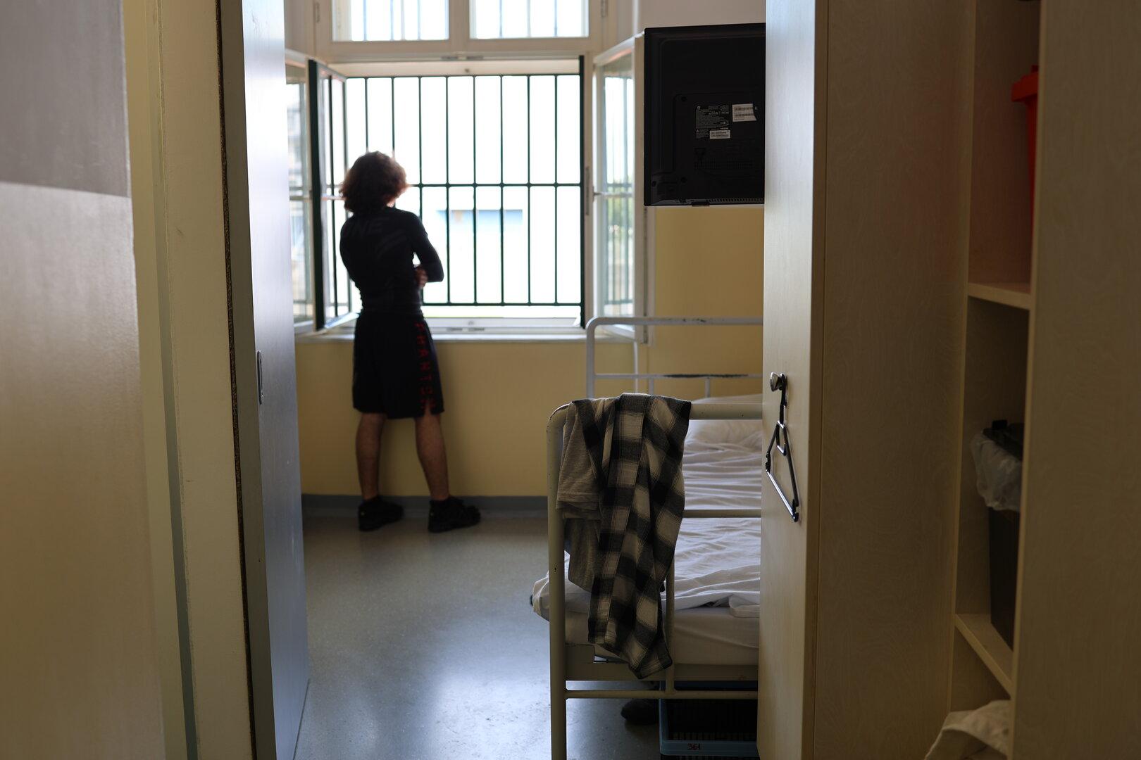 V avstrijskem zaporu manjkalo 300 delovnih mest