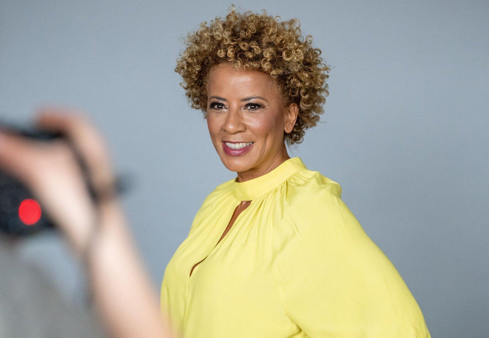 Arabella Kiesbauer šele po očetovi smrti zares spoznala svoje korenine