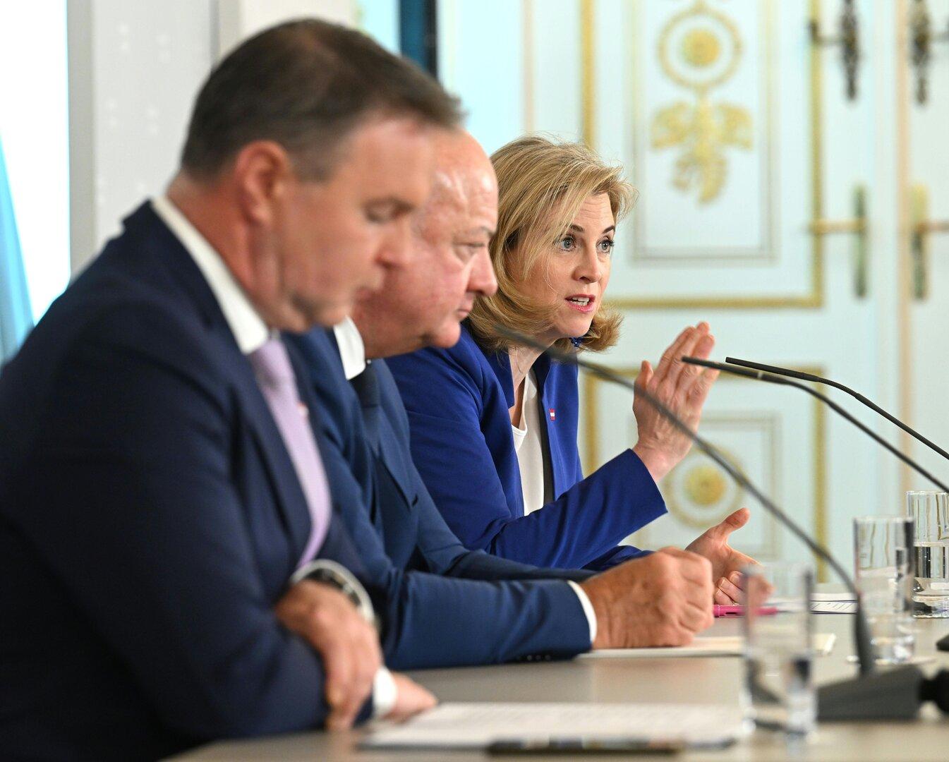 Neos-ov samostojni pohod in priznanje Izraela v Brandenburgu povzročata trenja v nemški politiki