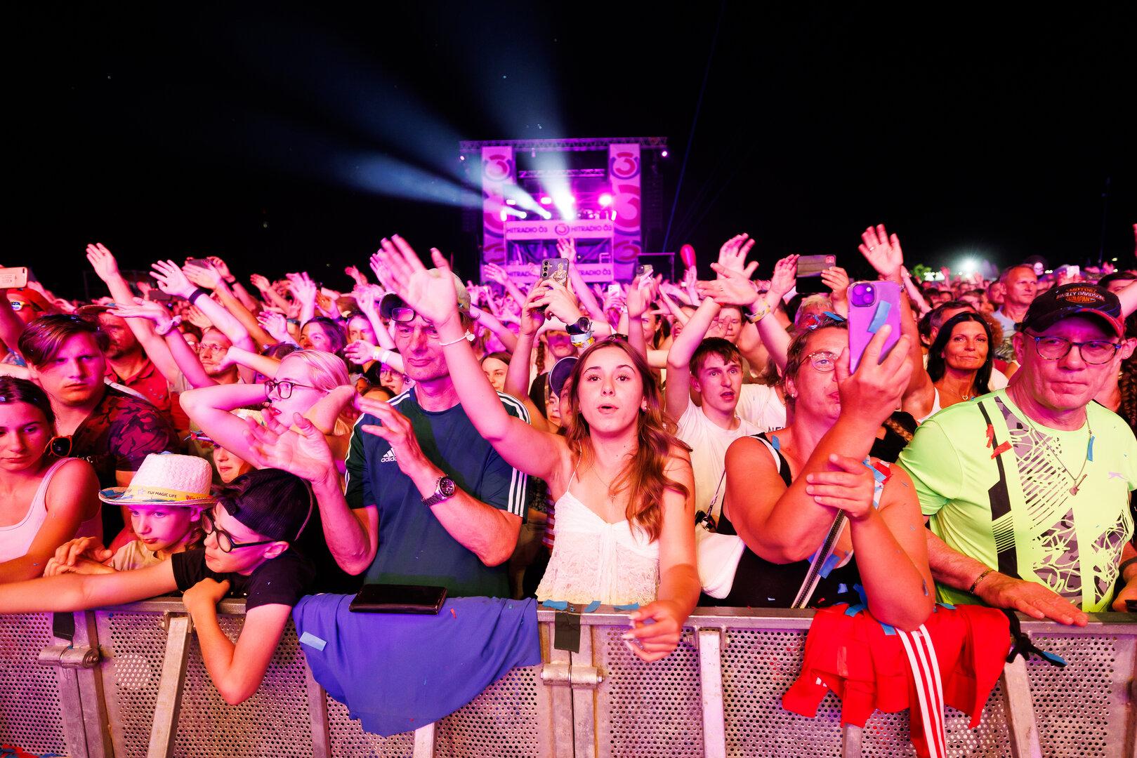42. DONAUINSELFEST: KONZERT - AUT OF ORDER