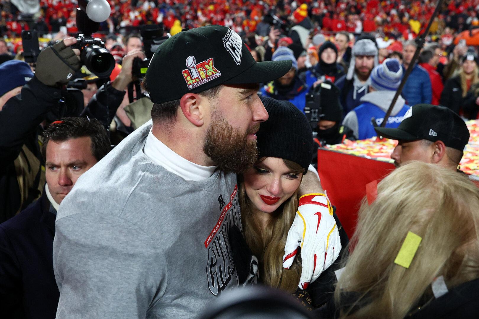 Travis Kelce postet erstmals (13) Fotos mit Popstar Taylor Swift