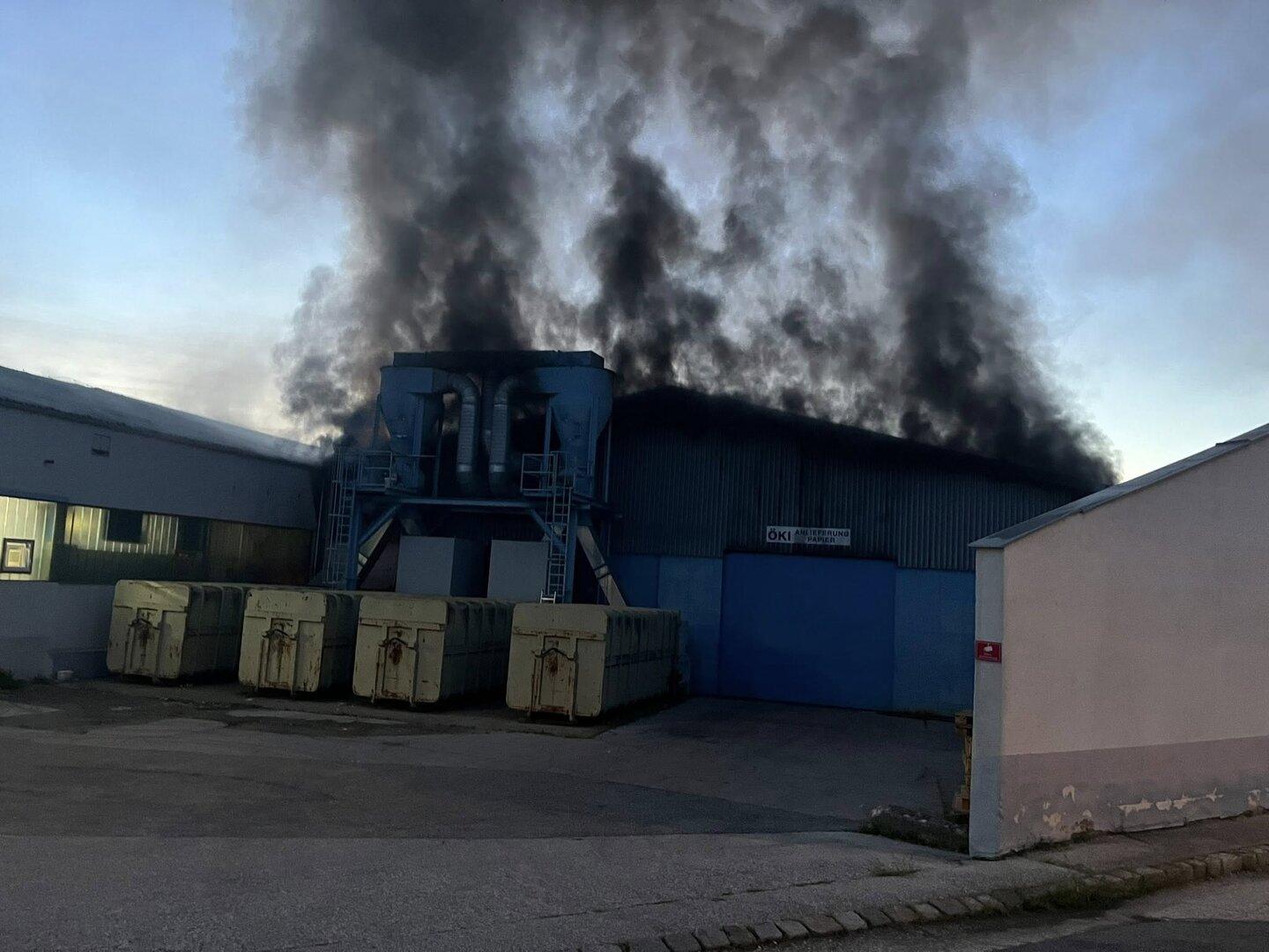 Großbrand in Hirm: Absauganlage in Flammen