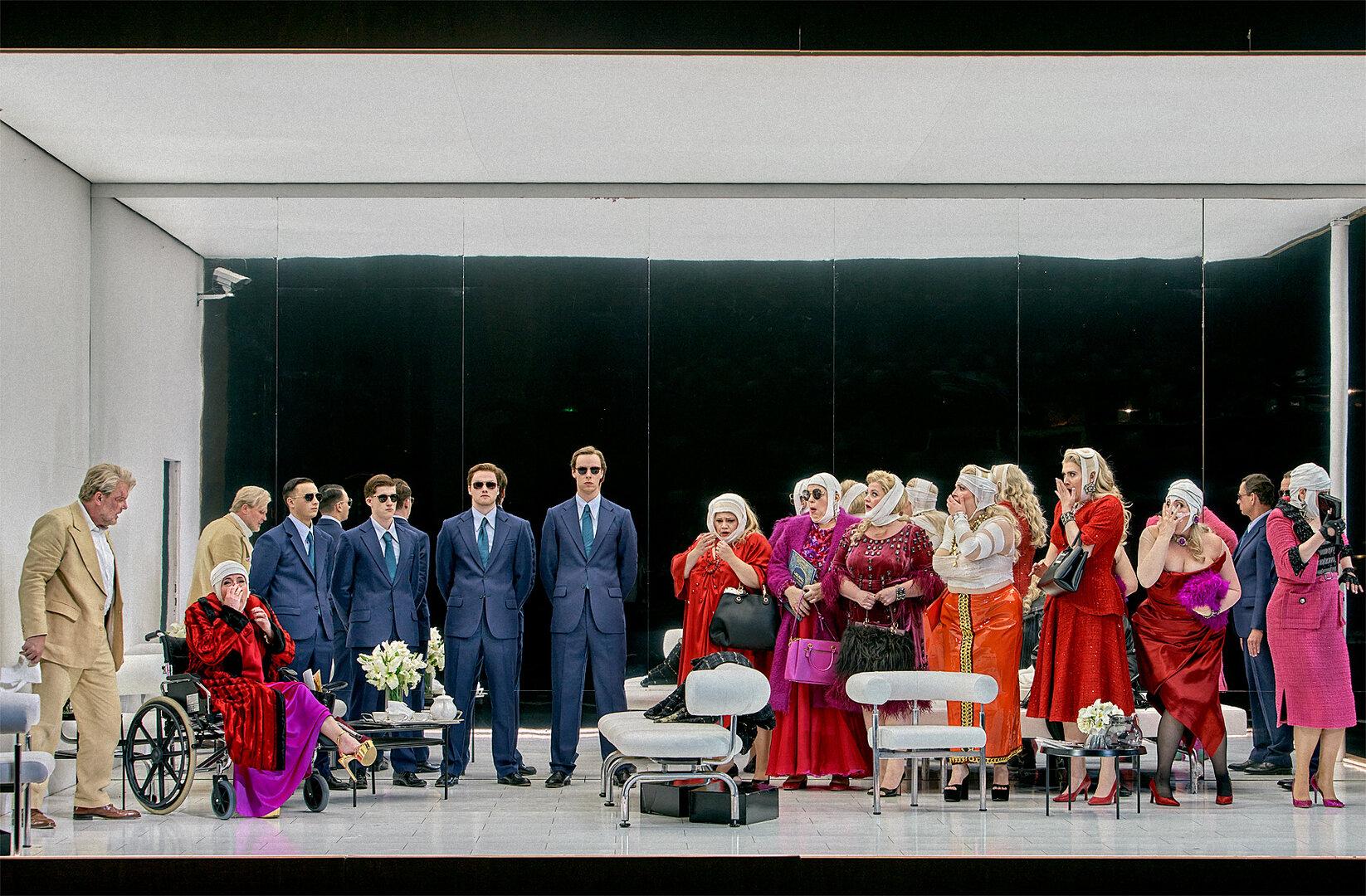 Nemško lutkovno gledališče navdušilo, Bayreuth gostil Wagnerjevo opero, intervju z avstrijsko gledališko ustvarjalko