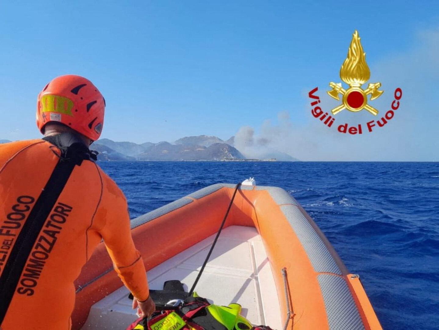 Brände auf Sardinien: Fluchtwege für Badegäste blockiert