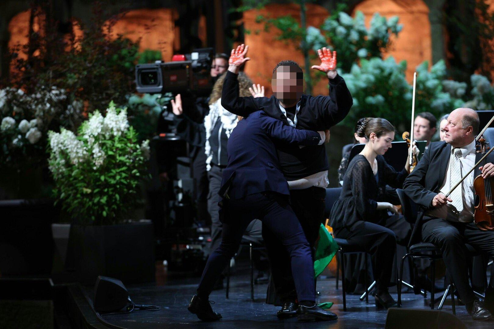 Varnostni debakel na Salzburških slavnostnih igrah