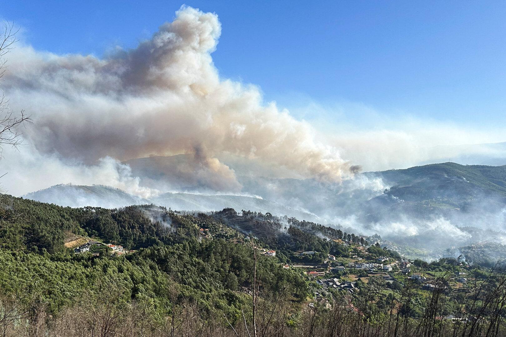 Hohe Temperaturen und Wind: Waldbrände toben in Portugal