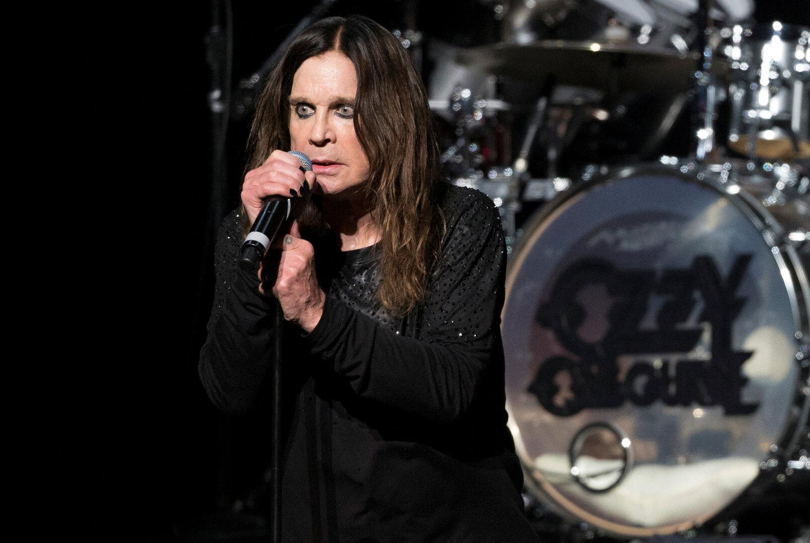 Fans geben Ozzy Osbourne letztes Geleit durch Birmingham