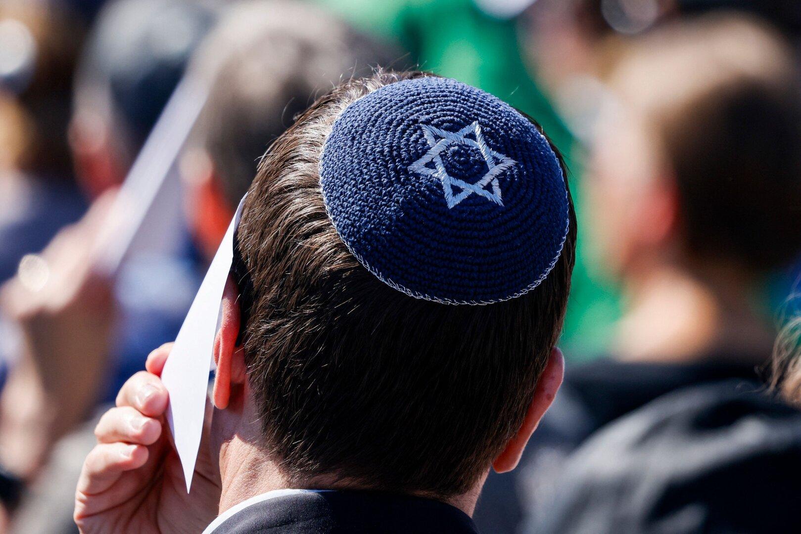 Po antisemitskem napadu v Milanu preiskava proti 15 osebam, identificirani so trije osumljenci