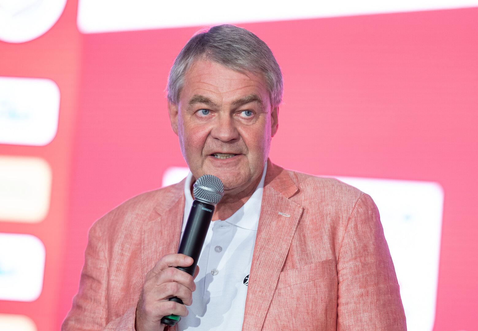 Ustavitev preiskave proti politikom FPÖ zaradi 'SS-pesmi', poročanje Standarda je dovoljeno