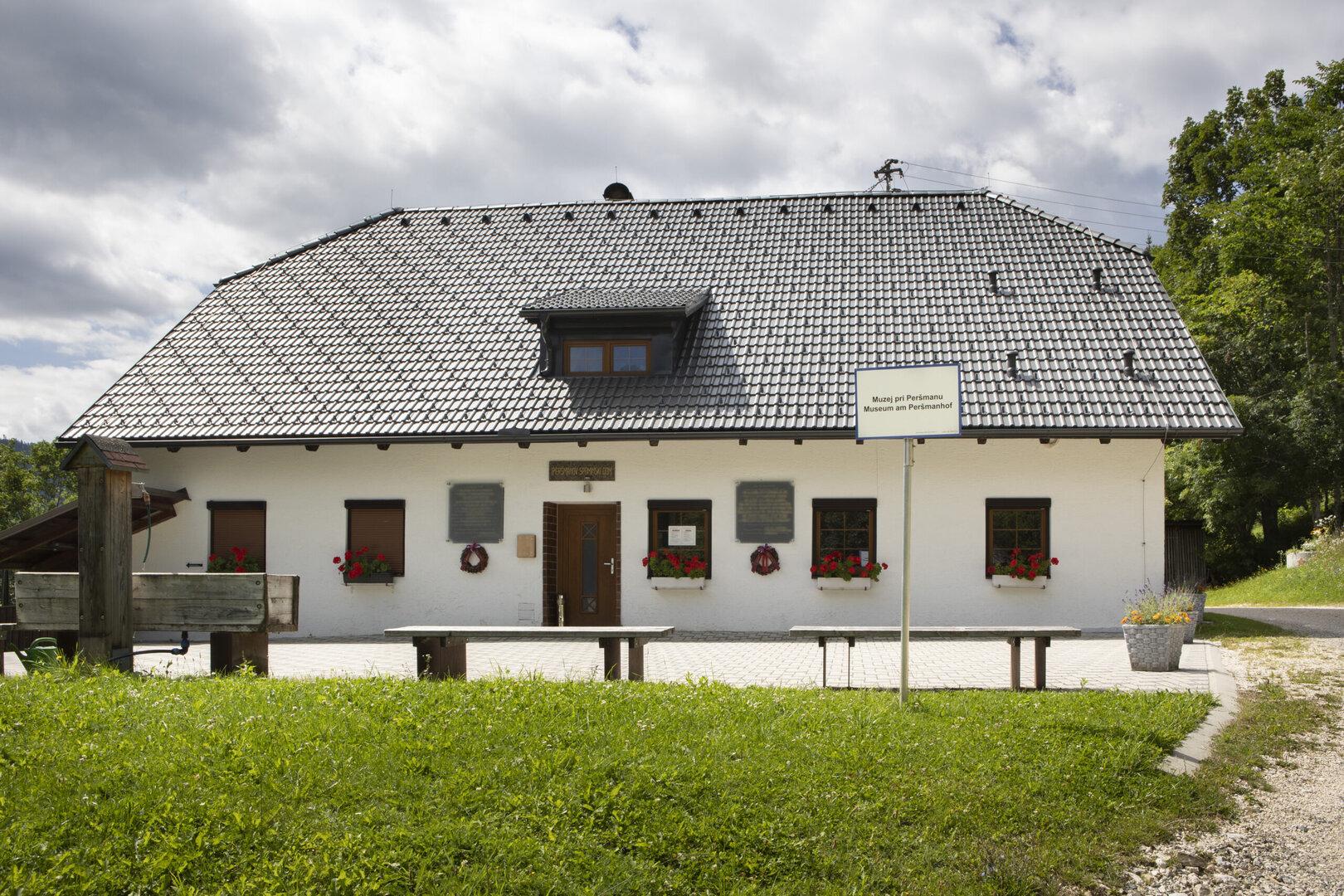 Politični spori in kritike po policijski raciji na Peršmanhofu ter pomisleki glede položaja koroških Slovencev