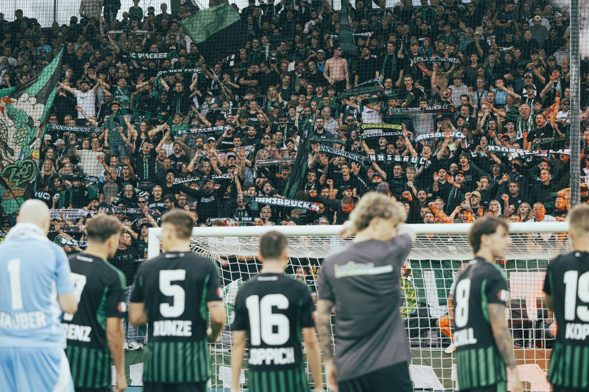 Die Wacker-Fans feierten gegen Rapid ein Fußballfest