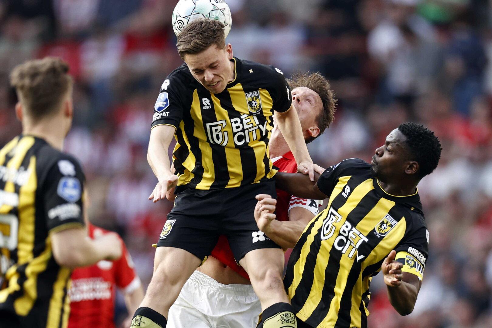 Eredivisie - PSV Eindhoven v Vitesse Arnhem Eredivisie - PSV Eindhoven v Vitesse Arnhem
